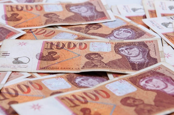 Мицкоски и Тошкоски ќе имаат плати од над 2.500 евра и покрај намалувањето на коефициентите