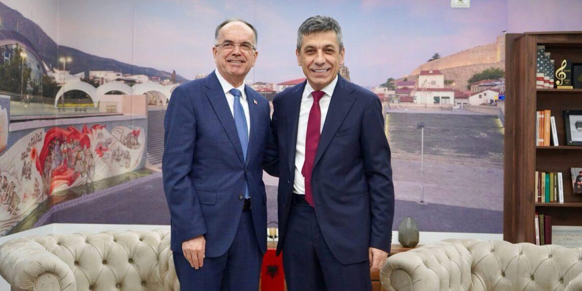 Меџити: Чаир со почести го пречека претседателот на Албанија, Бајрам Бегај