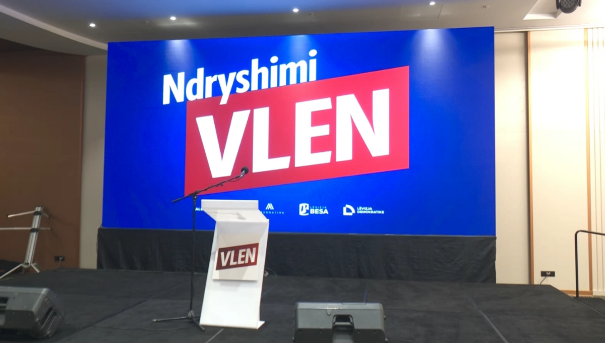 Вреди се прегрупира и води трка за окрупнување