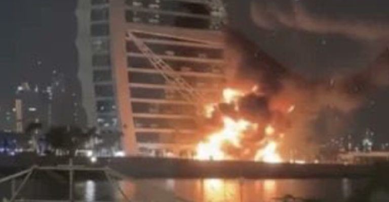 (Видео) Ирански дрон го погоди и хотелот Бурџ ал Араб во Дубаи