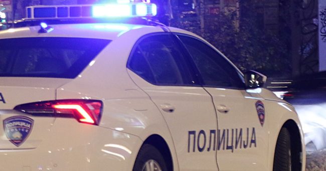 Драма: Млад човек нападна полицајци