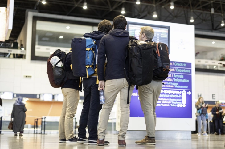 Евакуираните македонски државјани од Израел ќе пристигнат вечерва на Скопскиот аеродром