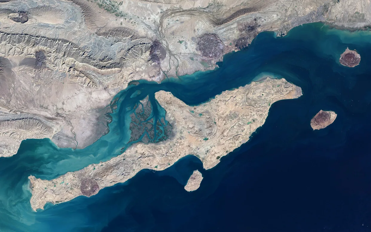 Велика Британија ќе ја предводи коалицијата за деблокирање на Ормутскиот теснец