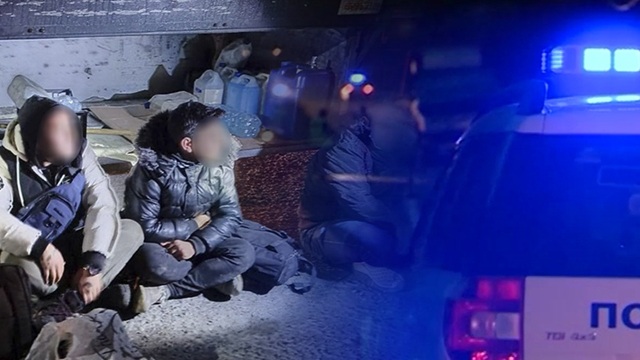 Лишен од слобода криумчар на мигранти, пронајдени три лица од Египет и три од Алжир