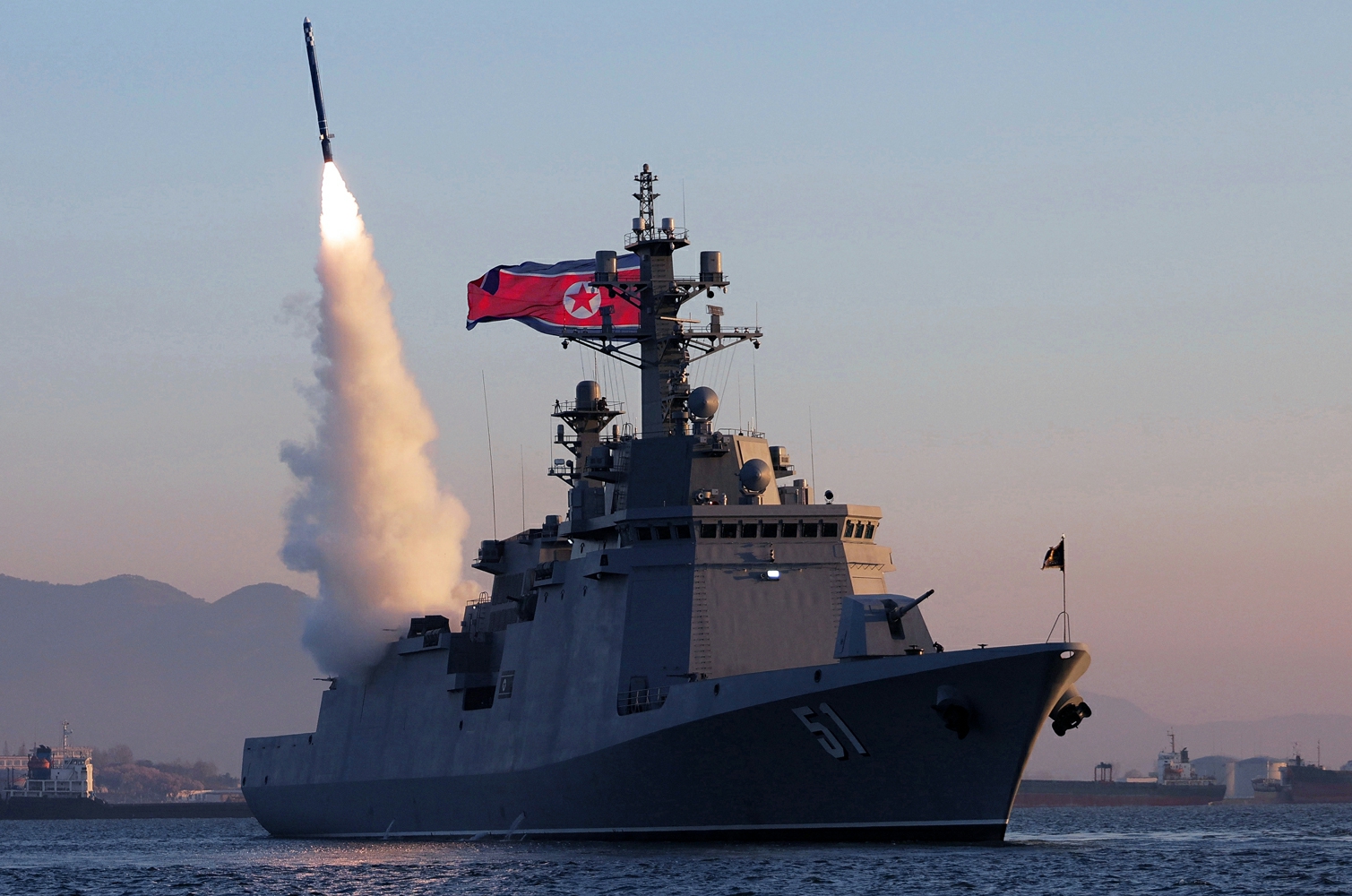 Северна Кореја лансираше стратешки ракети од новиот брод