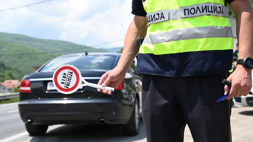 Одземено возило во Струга: Го управувал 16-годишник без возачка дозвола!