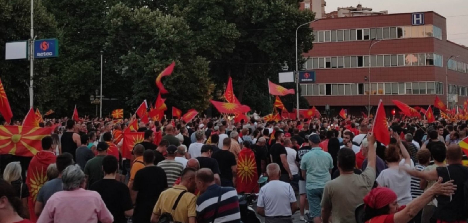 Протест во 12:00 против даноците за странски приходи