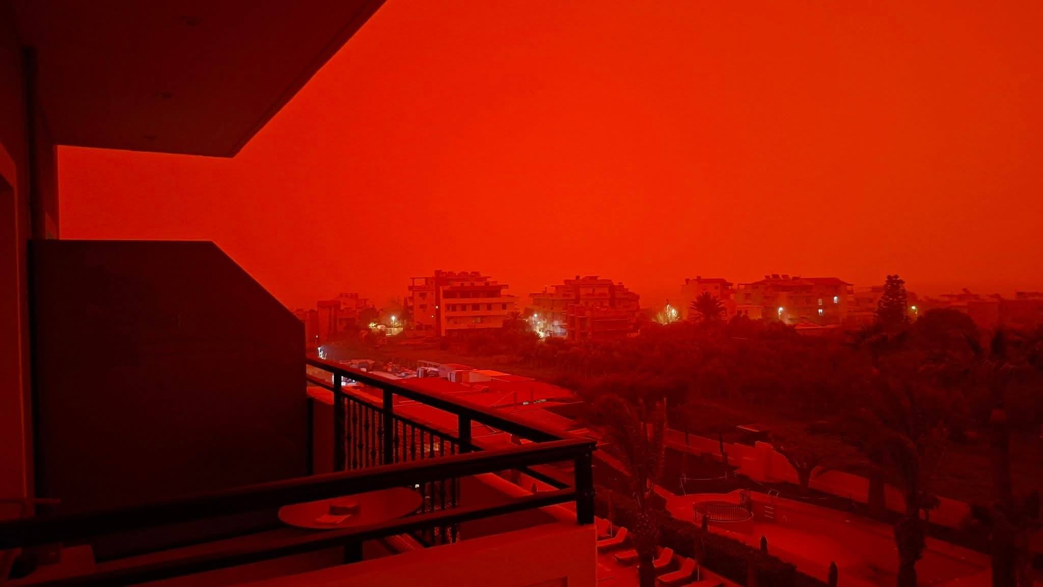 Крит под портокалово небо